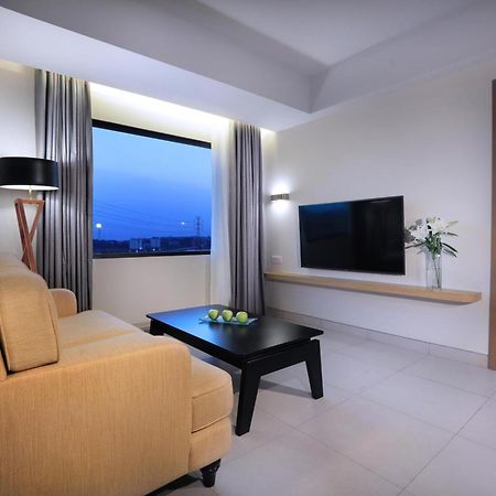 Quest Prime Cikarang By Aston Hotel Bekasi Ngoại thất bức ảnh