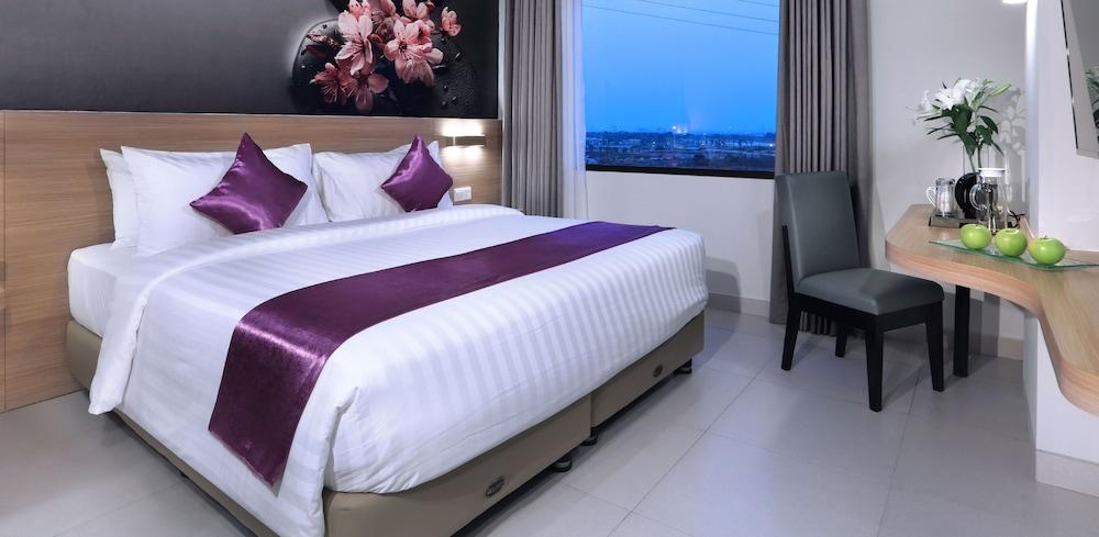 Quest Prime Cikarang By Aston Hotel Bekasi Ngoại thất bức ảnh