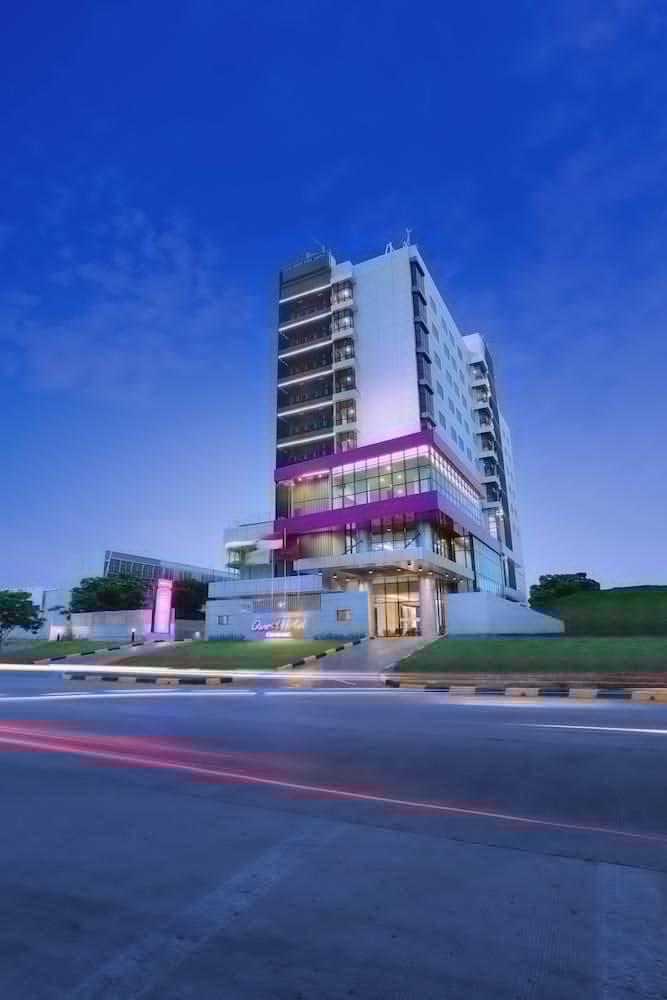 Quest Prime Cikarang By Aston Hotel Bekasi Ngoại thất bức ảnh