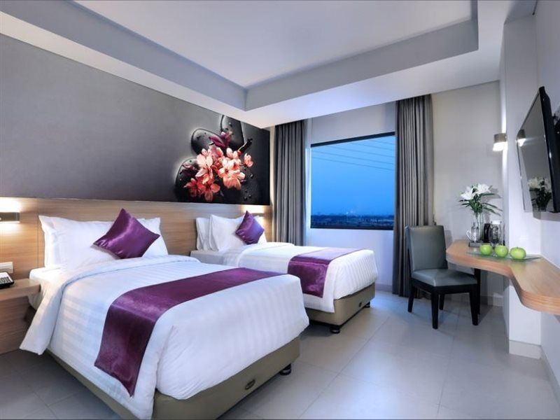 Quest Prime Cikarang By Aston Hotel Bekasi Ngoại thất bức ảnh