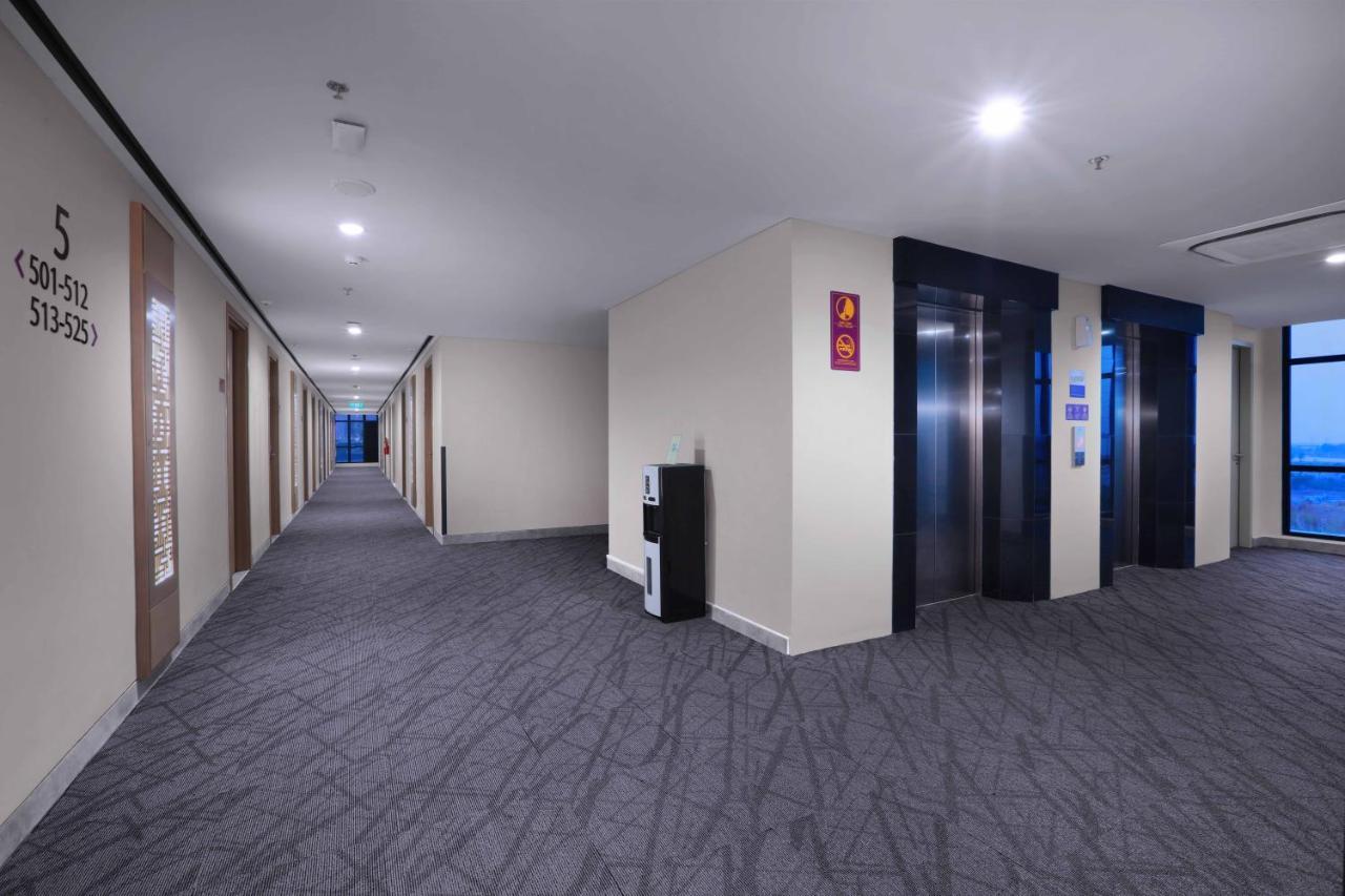 Quest Prime Cikarang By Aston Hotel Bekasi Ngoại thất bức ảnh