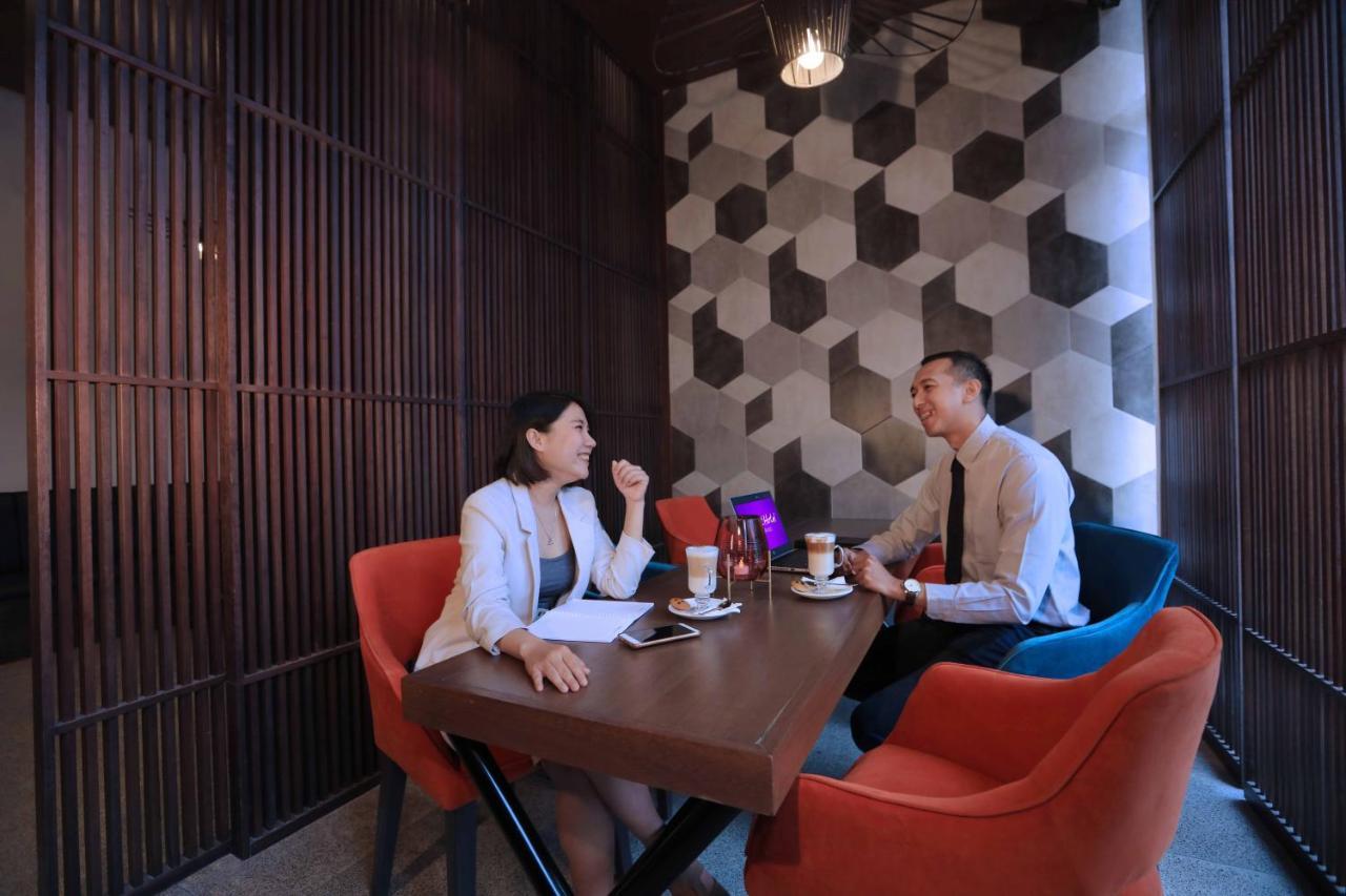 Quest Prime Cikarang By Aston Hotel Bekasi Ngoại thất bức ảnh